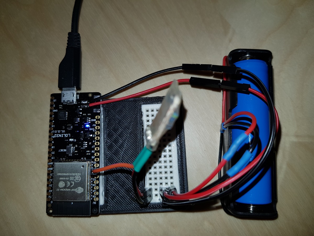 Voltage Divider mounted on Lolin 32